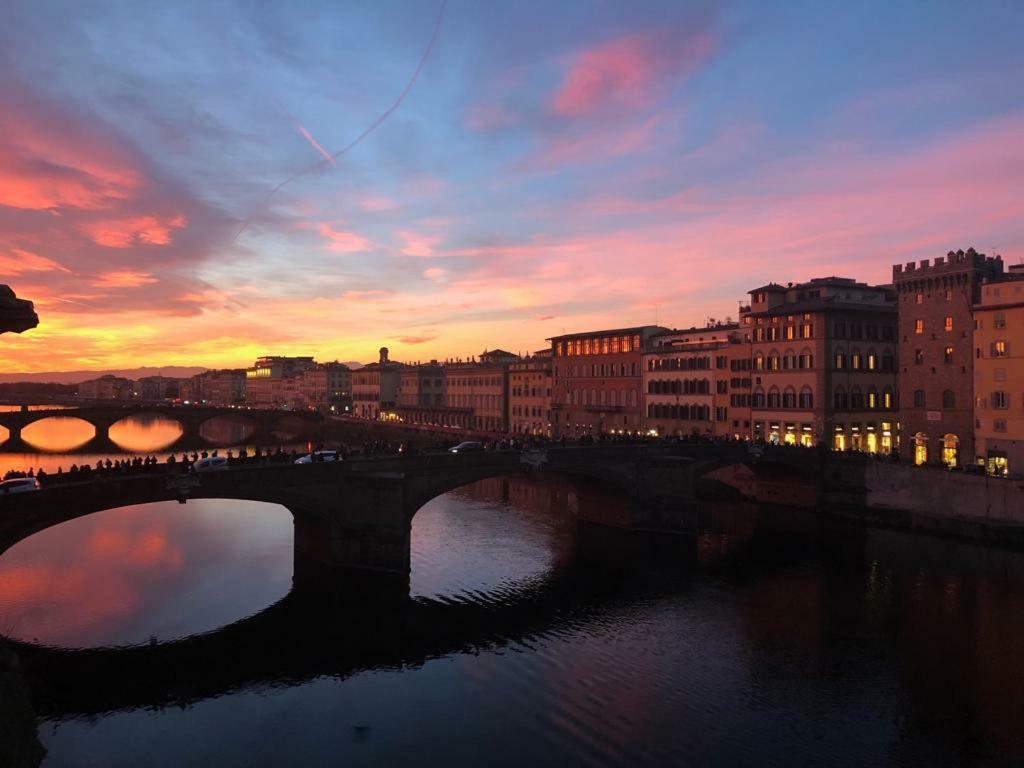 Historical Apartment Spectacular Arno View With Balcony From 12 Th Century. Florencie Exteriér fotografie